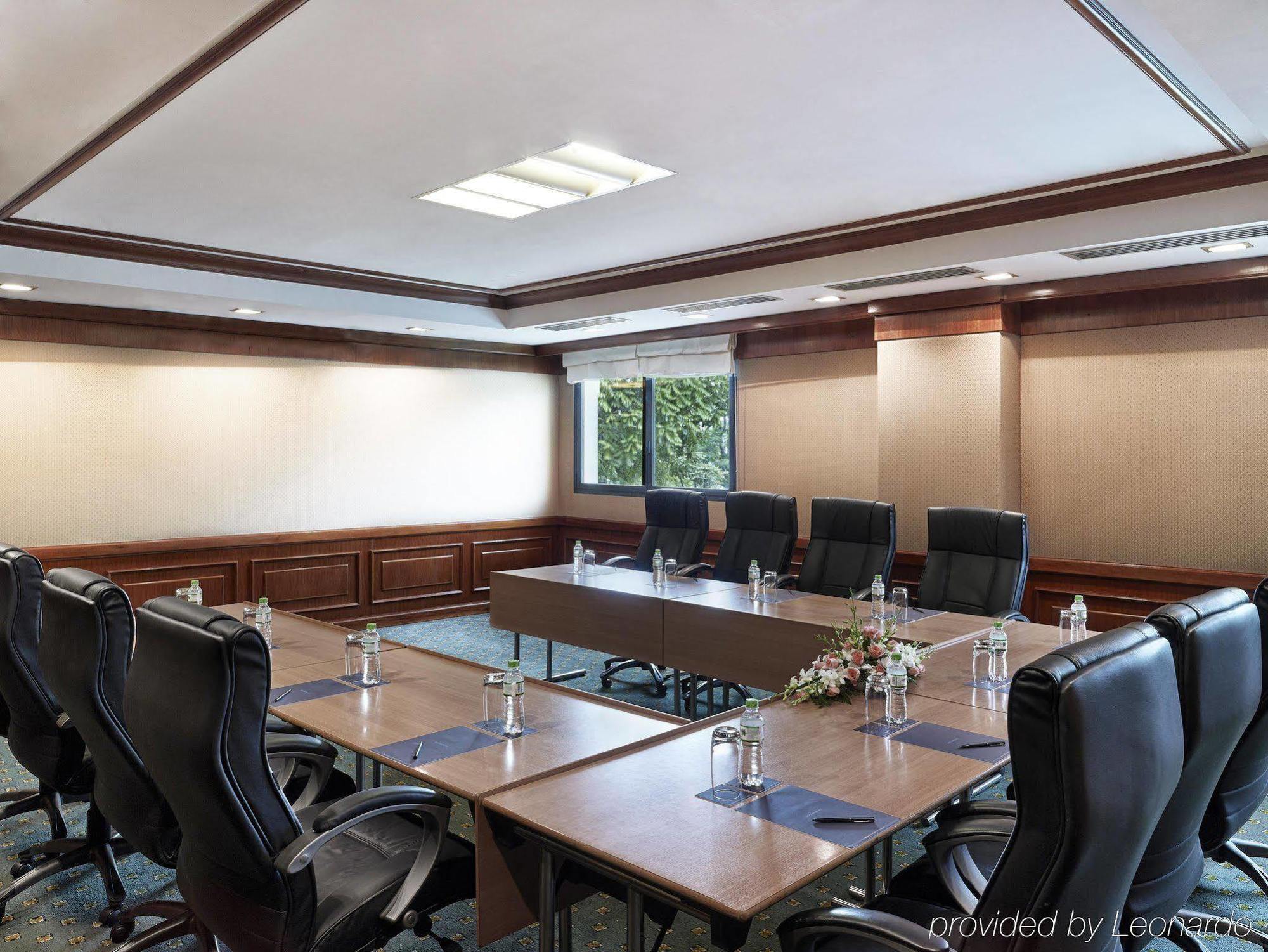 Hilton Hanoi Opera Perniagaan gambar